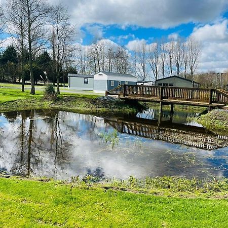 Beryl Lodge With Hot Tub York Exterior foto